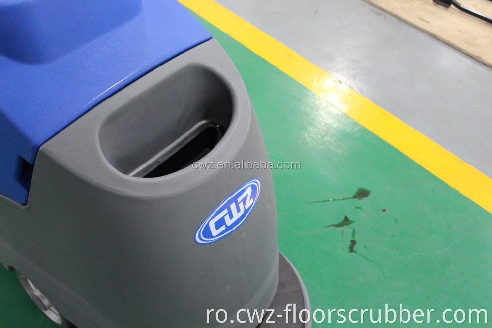 Mașină de spălat automată pentru curățarea podelelor de la sală de sport